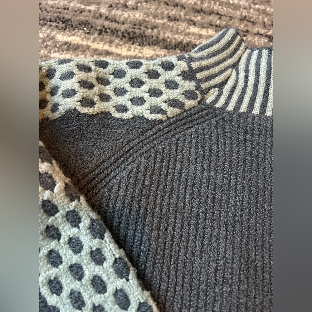 WILD FABLE Mock Neck Cropped Boxy Pull-Over Sweater - Picture 8 of 9